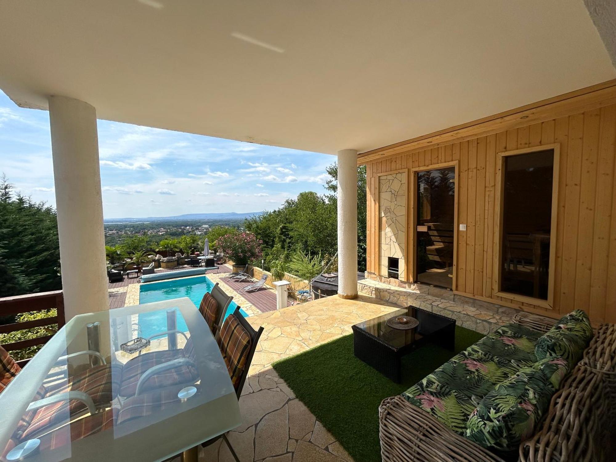 Villa Somlyo